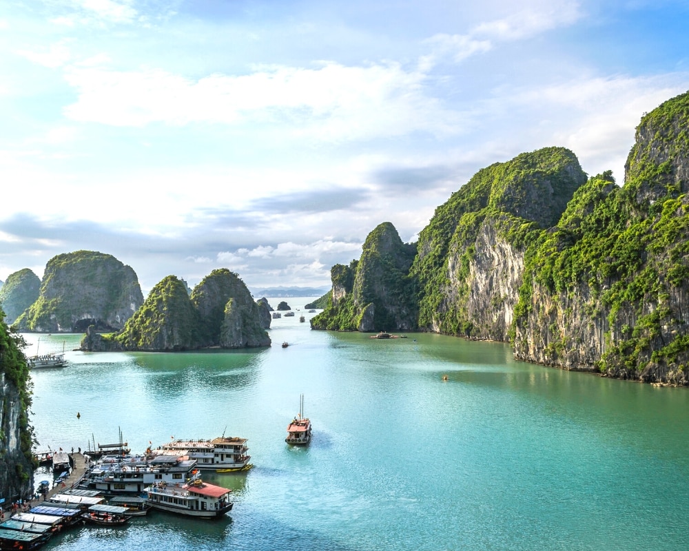 where to stay in halong bay